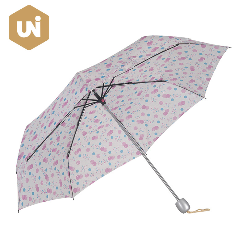 La différence entre le parasol et le parapluie de pluie